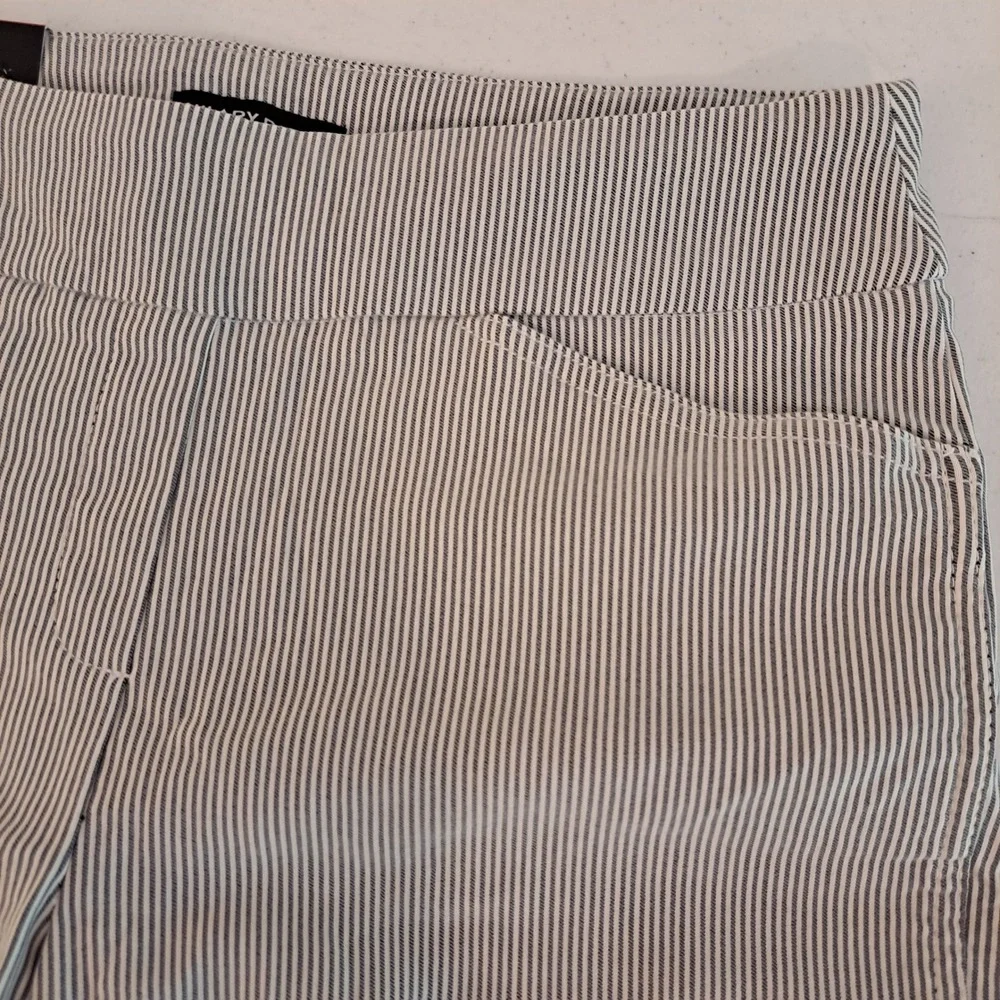 Hilary Radley Womens Shorts M Black NWT Pinstripe Bermuda 1723-140